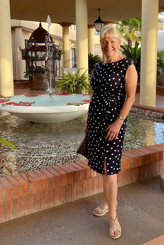 This Roman spot dress is pure Classic! #romanspotdress #classicspotdress #romandresses https://www.style-yourself-confident.com/roman-spot-dress-is-a-classic.html