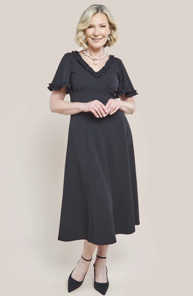 Casual to party real fast! #casualtoparty https://www.style-yourself-confident.com/casual-to-party.html