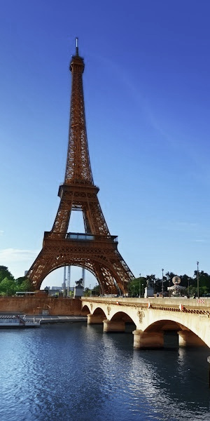 Pack like a pro for a city break! #packlikeapro #packforcitybreak https://www.style-yourself-confident.com/pack-like-a-pro-for-a-city-break.html