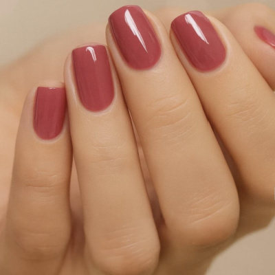 Elegant spring nails rose red