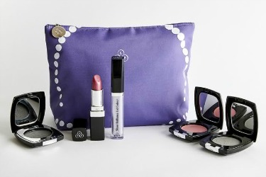 Cool makeup - how to choose #coolmakeup #coolskintone #coloranalysis https://www.style-yourself-confident.com/cool-makeup.html