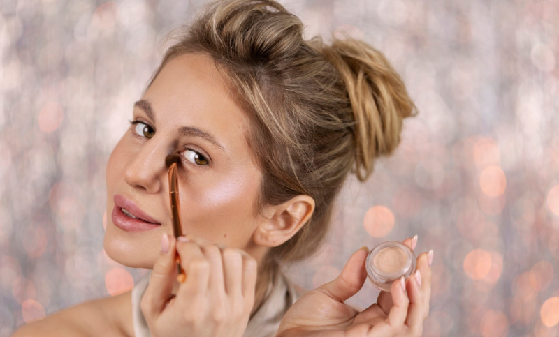 Meltproof makeup #meltproofmakeup #longlastingmakeup https://www.style-yourself-confident.com/meltproof-makeup.html