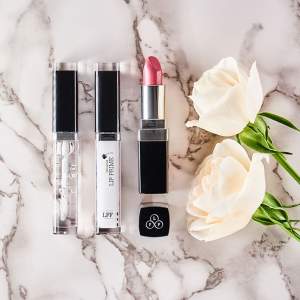 Makeup for mature skin #makeupformatureskin #matureskin #lookfabulousforever https://www.style-yourself-confident.com/makeup-for-mature-skin.html