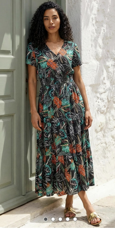 Romantic Style personality for women over 50 #romanticstyleover50 #romanticfemininestyle https://www.style-yourself-confident.com/romantic-style-personality.html