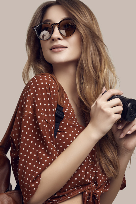 Subtle use of Color wearing neutrals #subtleuseofcolor #wearingneutrals https://www.style-yourself-confident.com/subtle-use-of-color.html