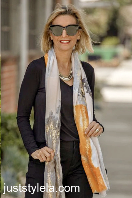 Subtle use of Color wearing neutrals #subtleuseofcolor #wearingneutrals https://www.style-yourself-confident.com/subtle-use-of-color.html