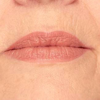 Warm toned skin and lipstick #skin tone #warm or cool https://www.style-yourself-confident.com/warm-or-cool-skin.html