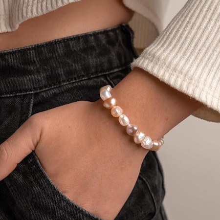 How to wear pearls casually #wearpearls #casualpearls https://www.style-yourself-confident.com/wear-pearls-casually.html